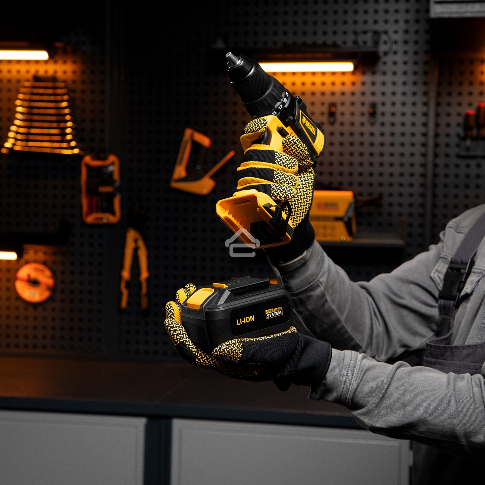 Батарея аккумуляторная IB-18-4.0, Li-Ion, 18 В, 4,0 А·ч Denzel