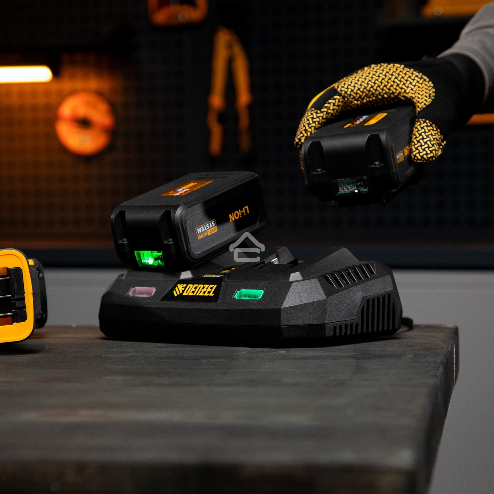 Батарея аккумуляторная IB-18-4.0, Li-Ion, 18 В, 4,0 А·ч Denzel