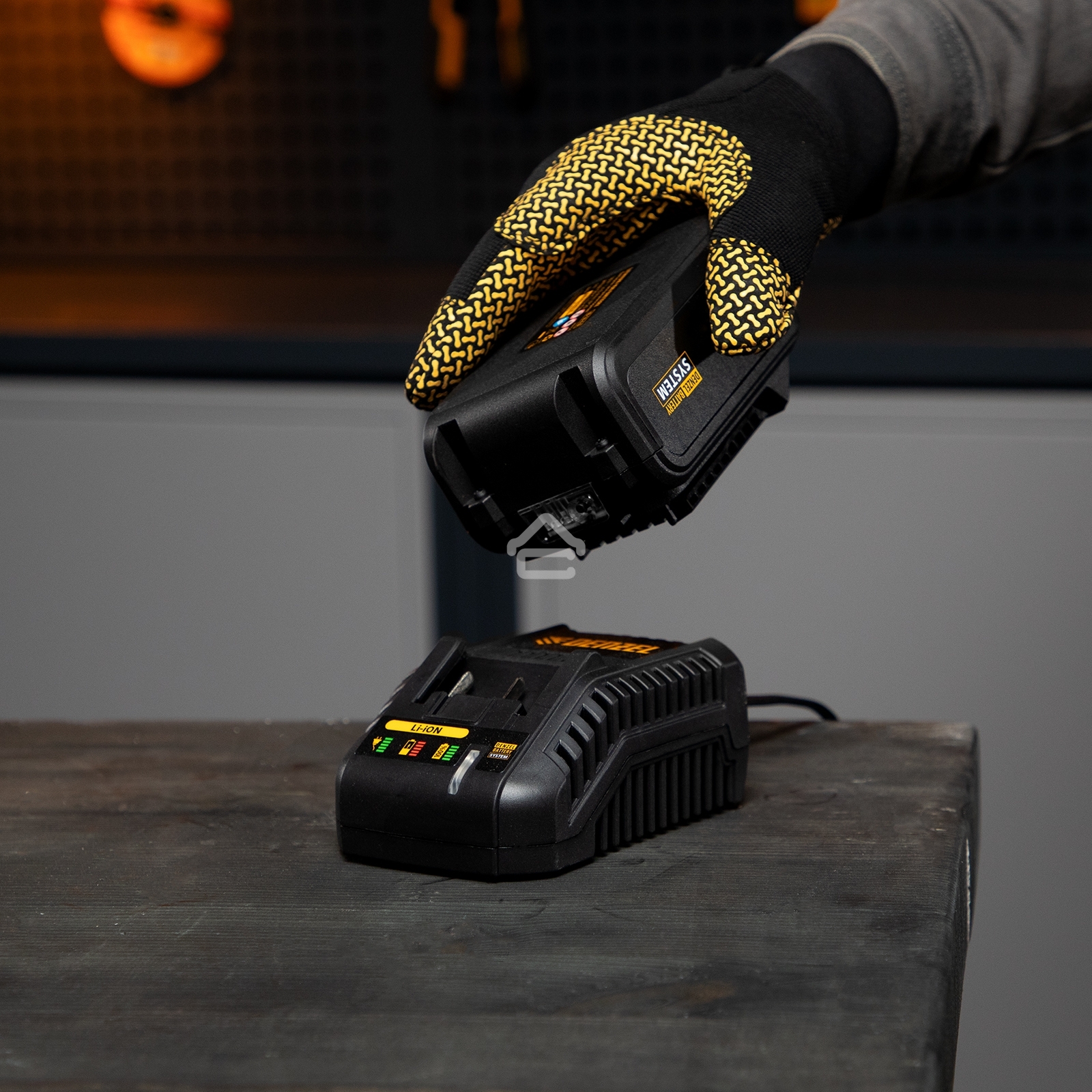 Батарея аккумуляторная IB-18-4.0, Li-Ion, 18 В, 4,0 А·ч Denzel