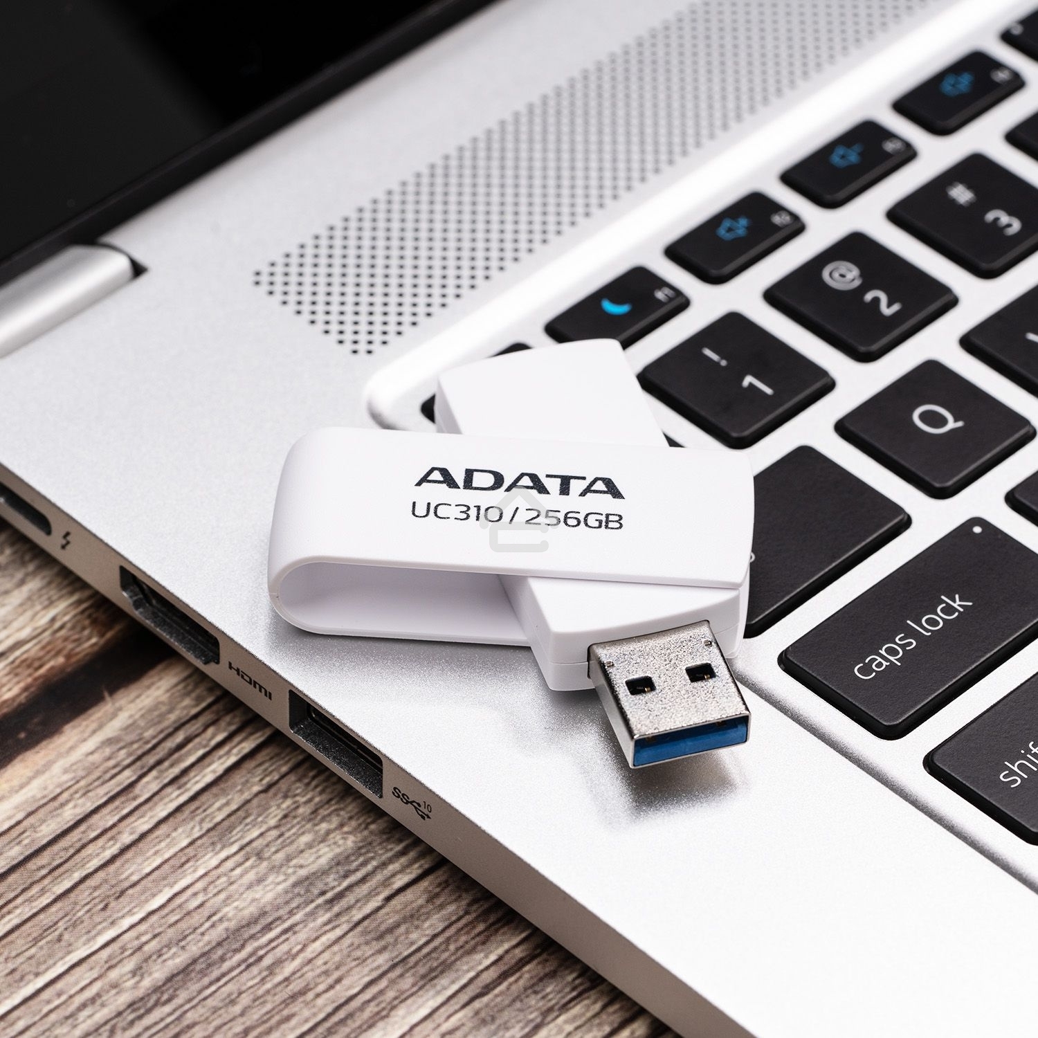 Флешка USB ADATA UC310 (UC310-256G-RWH), 256Gb, USB 3.2 Gen1, R/W 100/30, белый