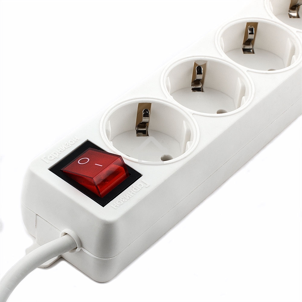 Сетевой фильтр Гарнизон ELB-G4-W-3, 4 евророзетки с выключателем и заземлением, допустимый ток 16А, длина 3 м.