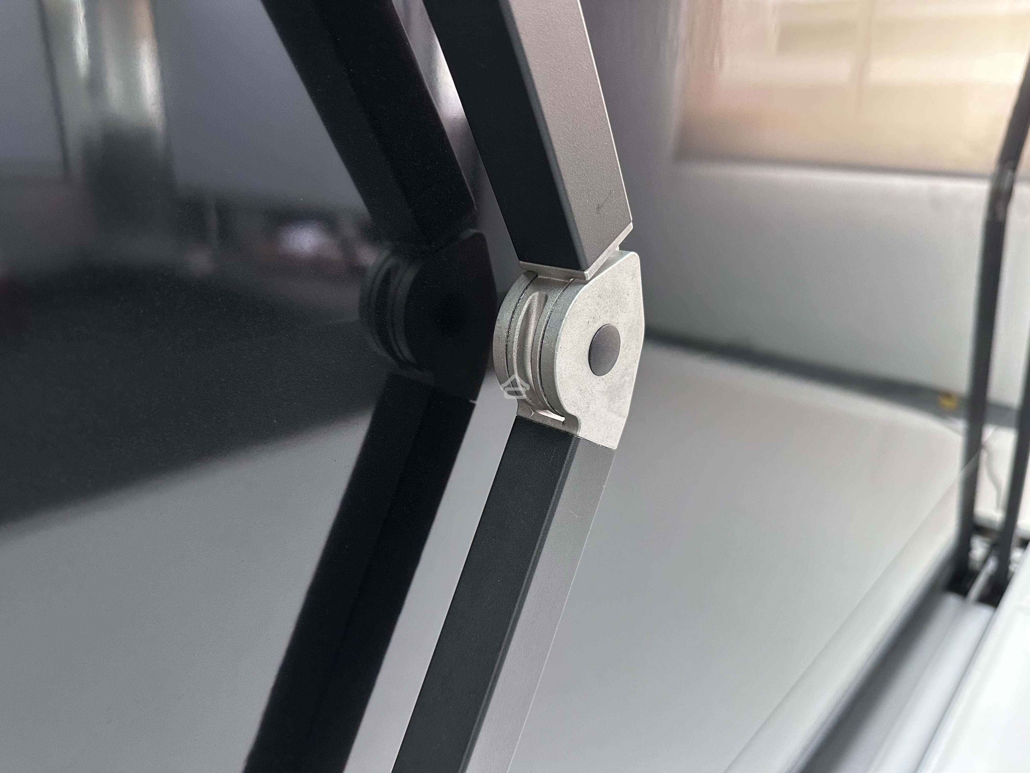 Экран S'OK для UST проектора 244x137 см, 4K, напольный c электроприводом, белый