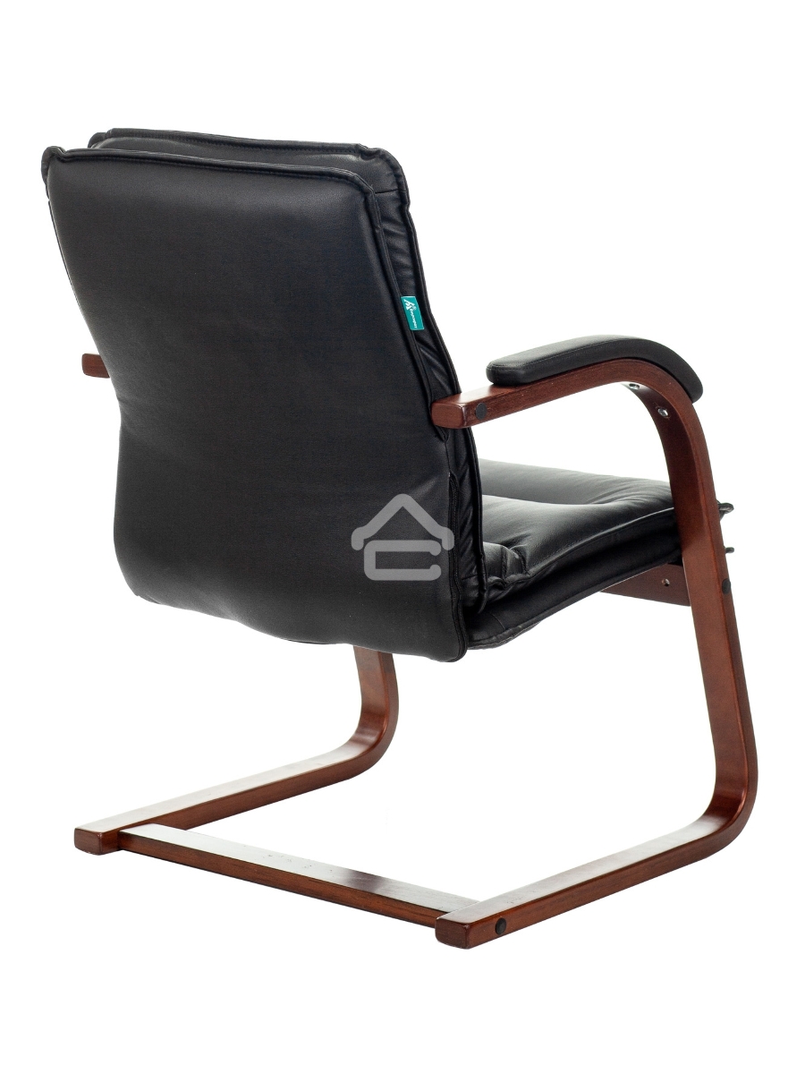 Кресло офисное Бюрократ T-9927WALNUT-AV черный, кожа, полозья дерево