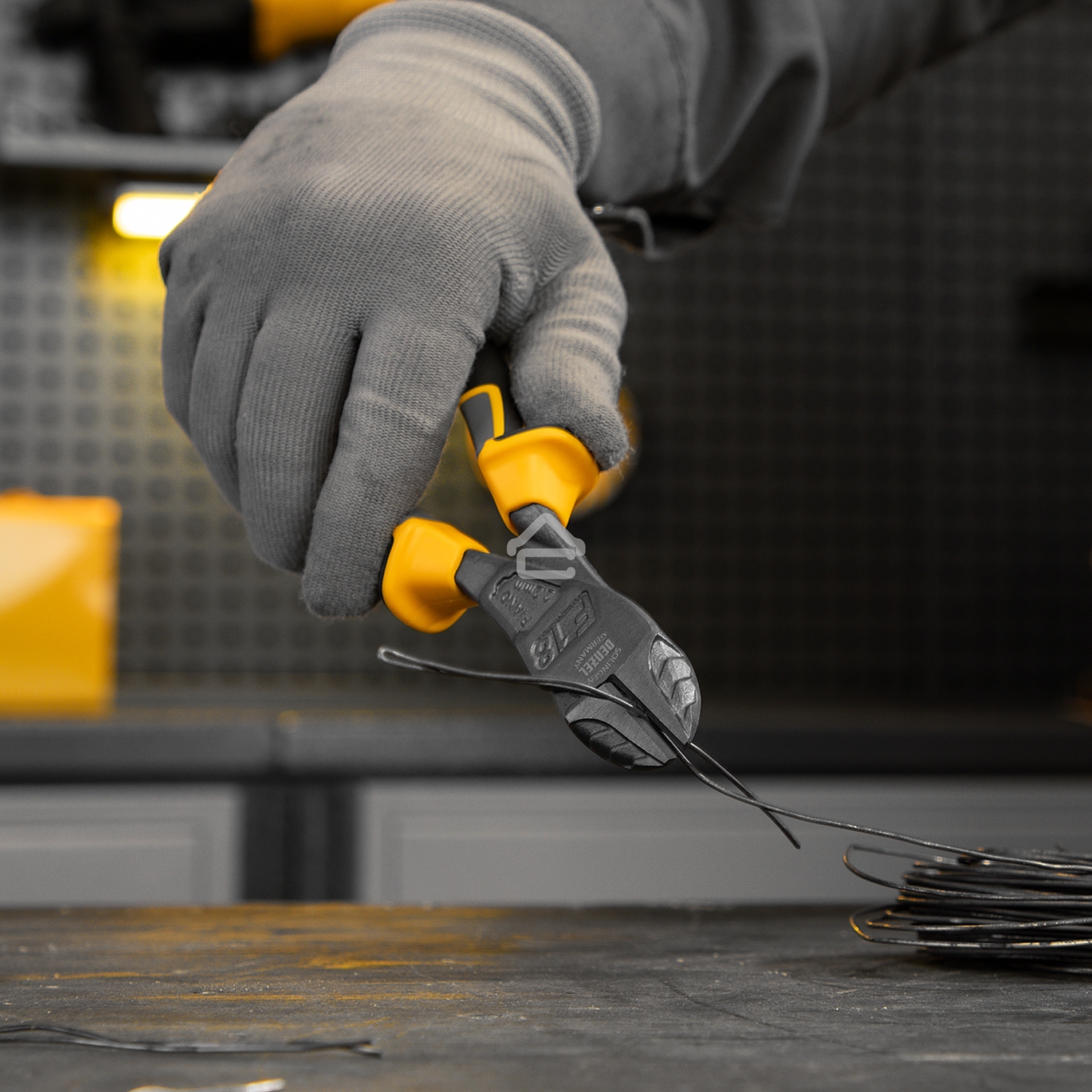 Бокорезы усиленные Denzel 180 мм, трехкомпонентные рукоятки