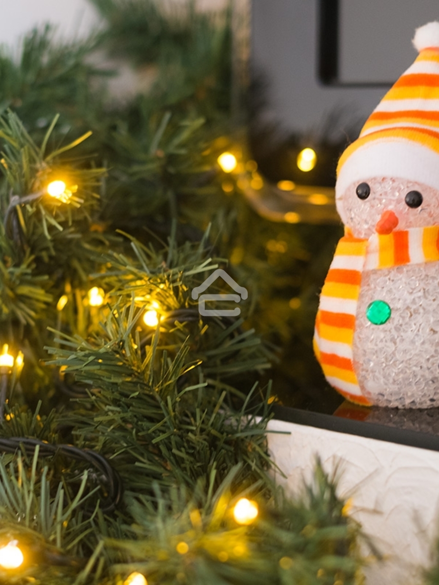 Еловый шлейф искусственный  2,7 м Теплое белое свечение 80 LED