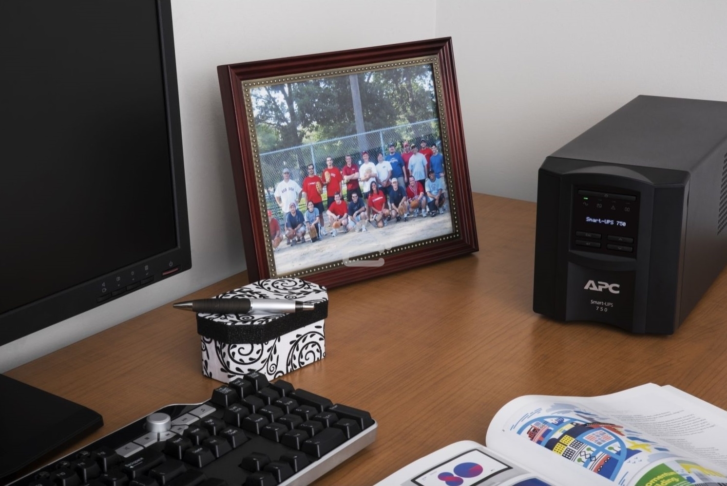 Источник бесперебойного питания APC Smart-UPS SMT750IC 500Вт 750ВА черный