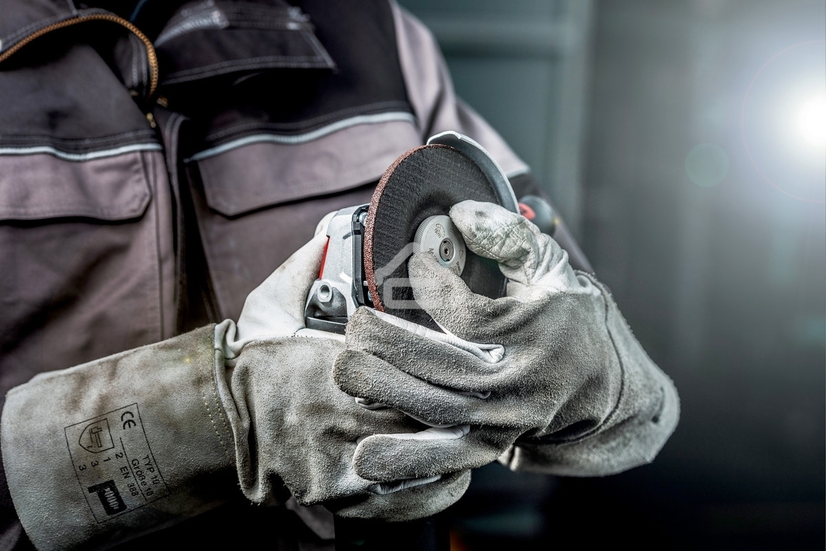 Шлифовальные машины Metabo W 9-125 Quick 600374000 шлифмашина угловая900вт,2.5Нм, 10500 об/мин, вес 2.1 кг