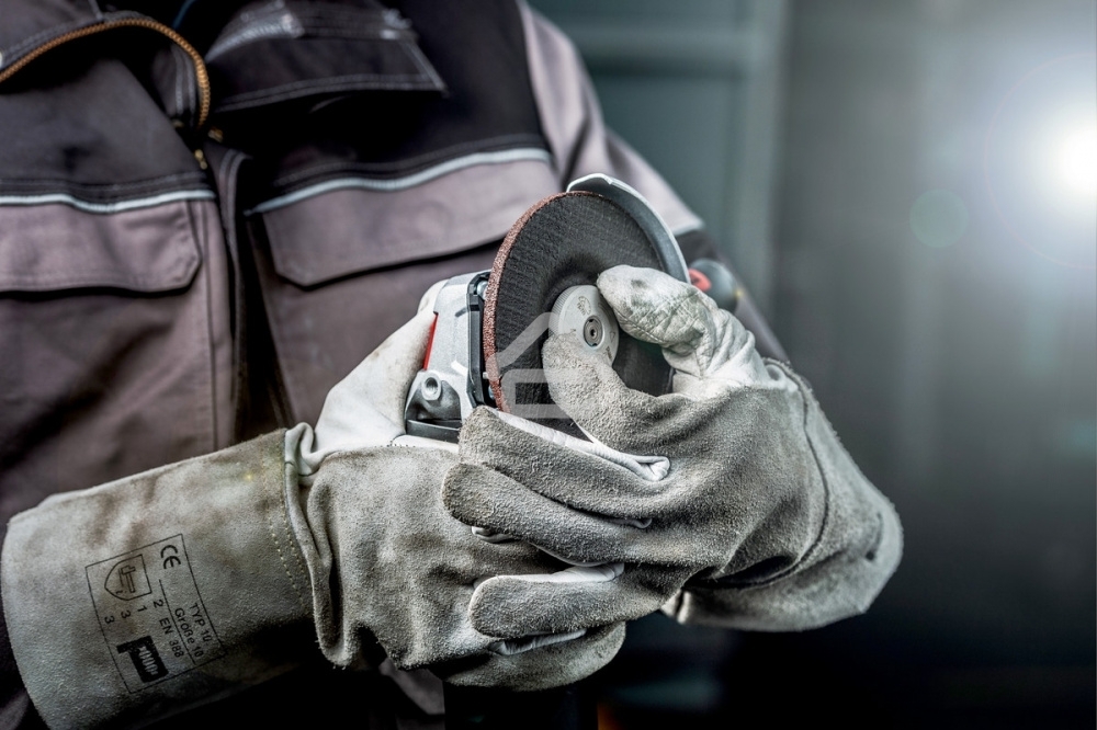 Шлифовальные машины Metabo W 9-125 Quick 600374000 шлифмашина угловая900вт,2.5Нм, 10500 об/мин, вес 2.1 кг
