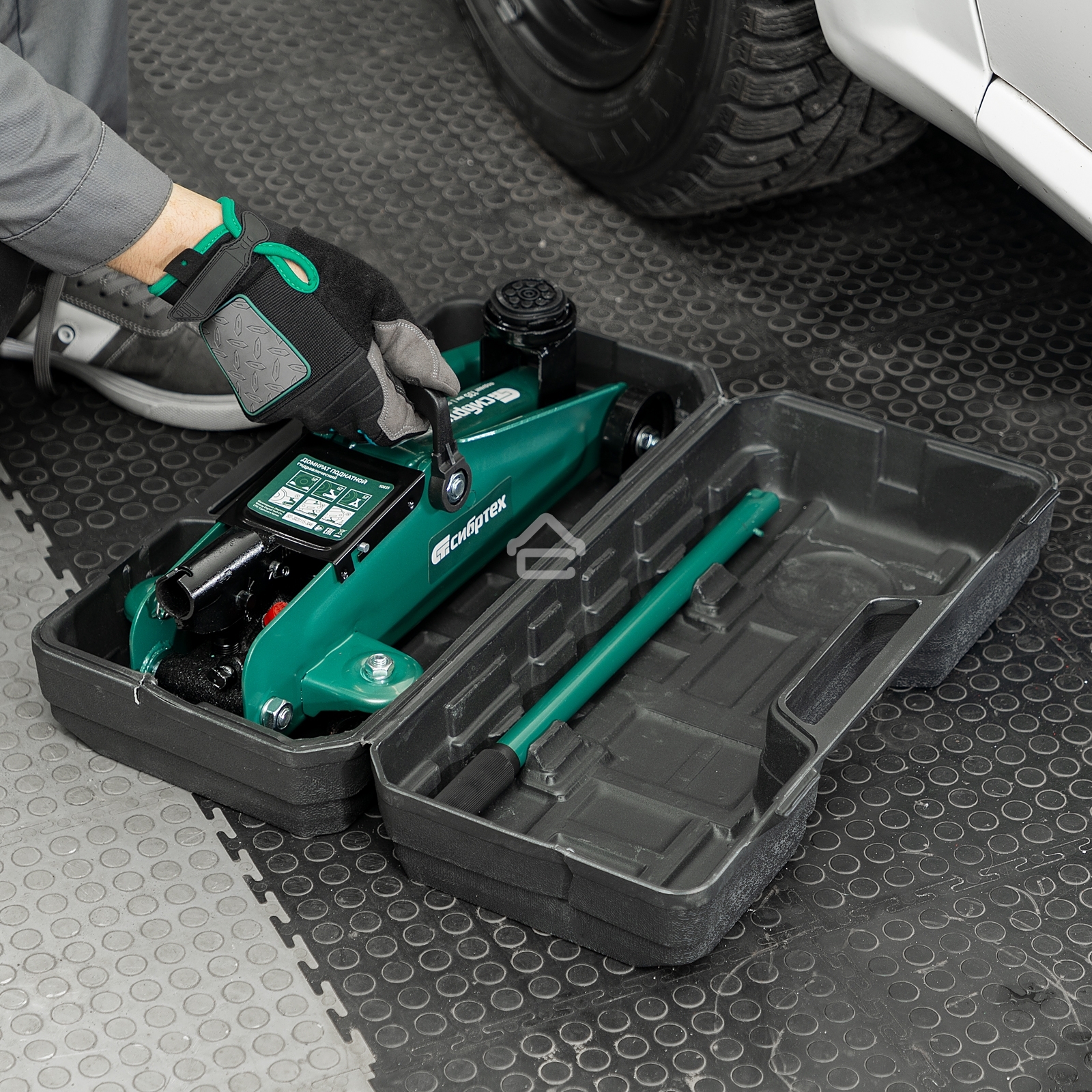 Домкрат гидравлический подкатной, Сибртех 2 т, 135-320 мм, в пластиковом кейсе