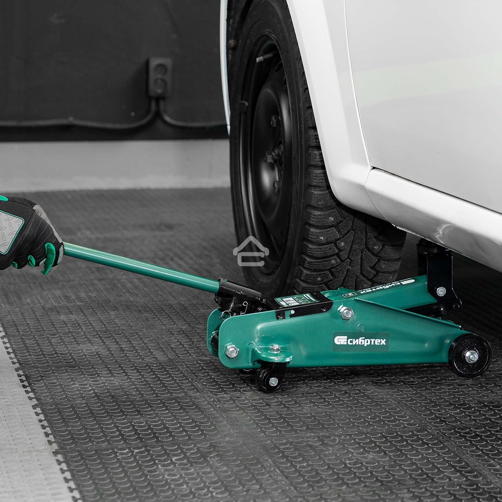 Домкрат гидравлический подкатной, Сибртех 2 т, 135-320 мм, в пластиковом кейсе