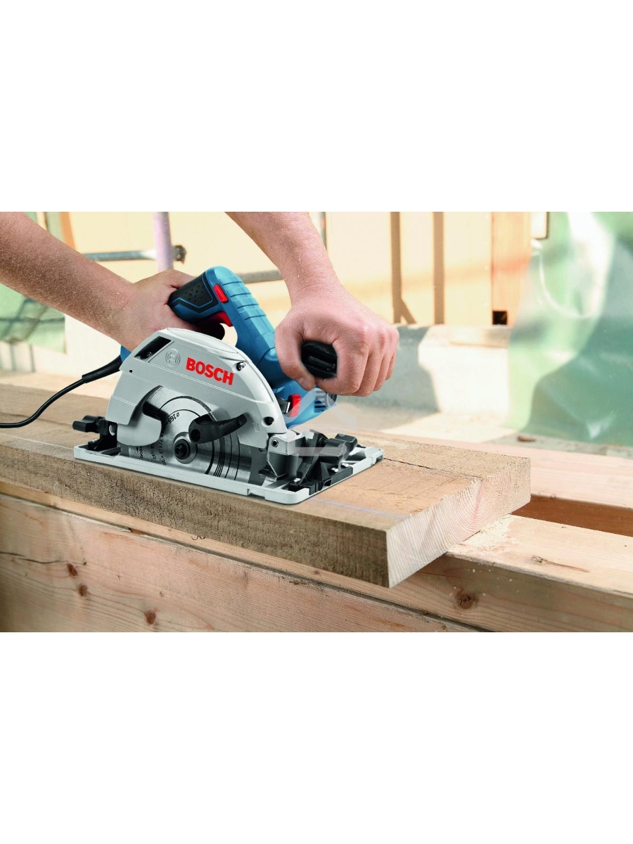 Пила циркулярная BOSCH GKS 55+ GCE (0.601.682.100)1350Вт 2100-4700об/мин 90°/45°- 63/47мм 3.8кг