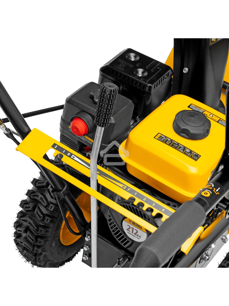 Бензиновая снегоуборочная машина SB 560, 212cc, ручной старт Denzel