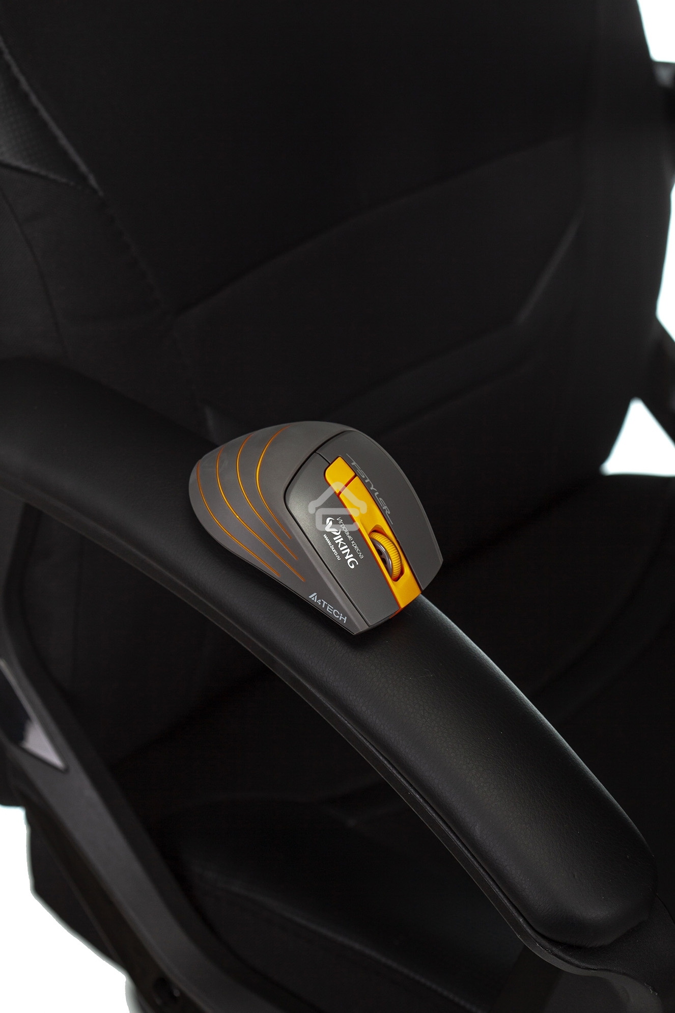 Кресло игровое Бюрократ Zombie 10 черный искусст.кожа/ткань крестовина пластик