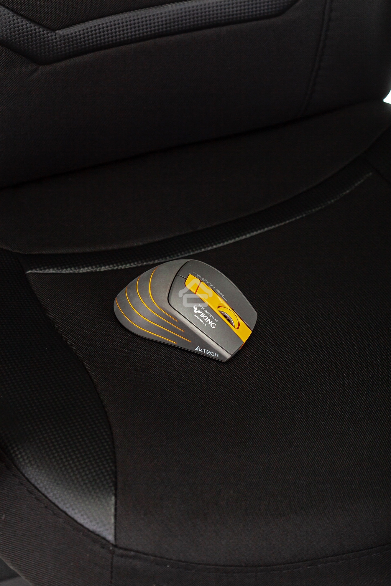 Кресло игровое Бюрократ Zombie 10 черный искусст.кожа/ткань крестовина пластик