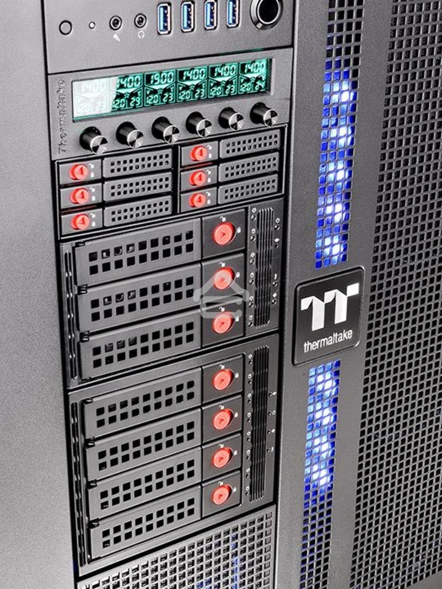 Сменный бокс для HDD/SSD Thermaltake Max 3504 SATA I/II/III/SAS металл черный hotswap 4