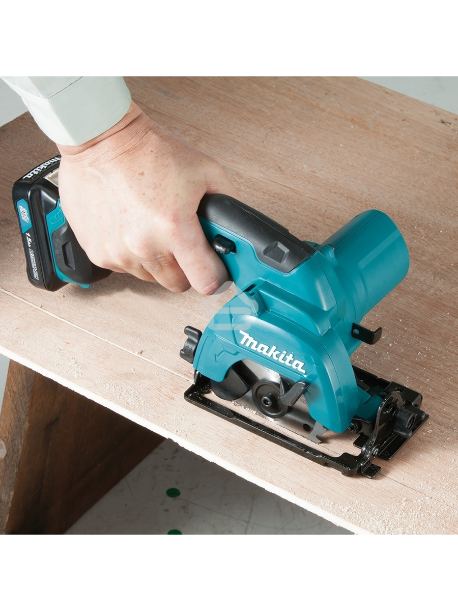 Пила циркулярная MAKITA HS301DWAE10.8В 2х2Ач Li-ion 1500об\м диск-ф85мм рез-25.5мм 1.6кг чем