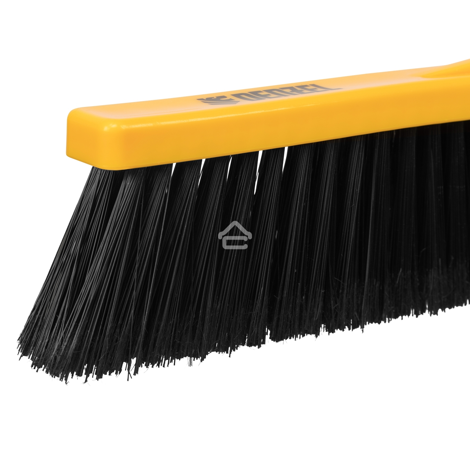 Щетка сметка со скребком Denzel 590 мм