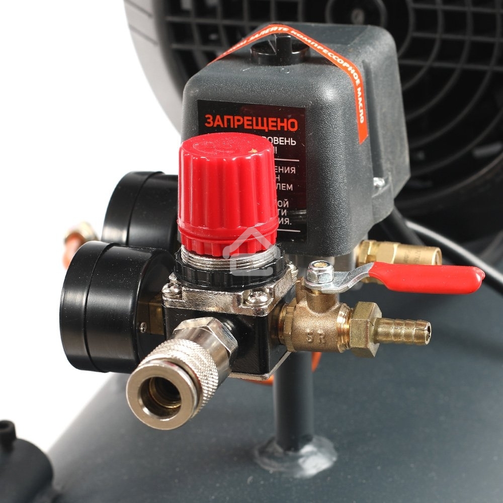 Компрессор Patriot поршневой масляный Professional 100-400, 400 л/мин, 8 бар, 2200 Вт, 100 л, быстросъемный 1/4