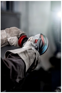 Шлифмашина угловая Metabo WE 15-125 Quick  1550вт, 125мм, 3.5Нм,эл-ка, 11000 об/мин, кейс, вес 2.5 кг