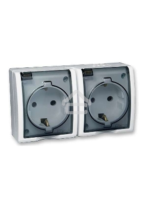 Розетка SIMON 15 Aqua 1594433-030  2-я с заземлением белая с крышкой наружная IP54
