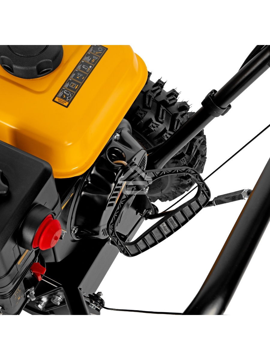 Бензиновая снегоуборочная машина SBM 610, 212cc, ручной старт, фара Denzel