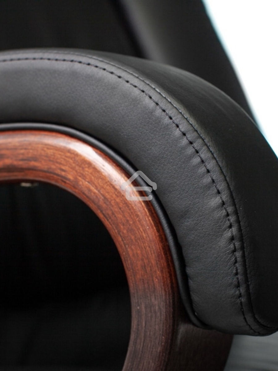 Кресло руководителя Бюрократ T-9925WALNUT/BLACK черный, кожа, крестовина дерево
