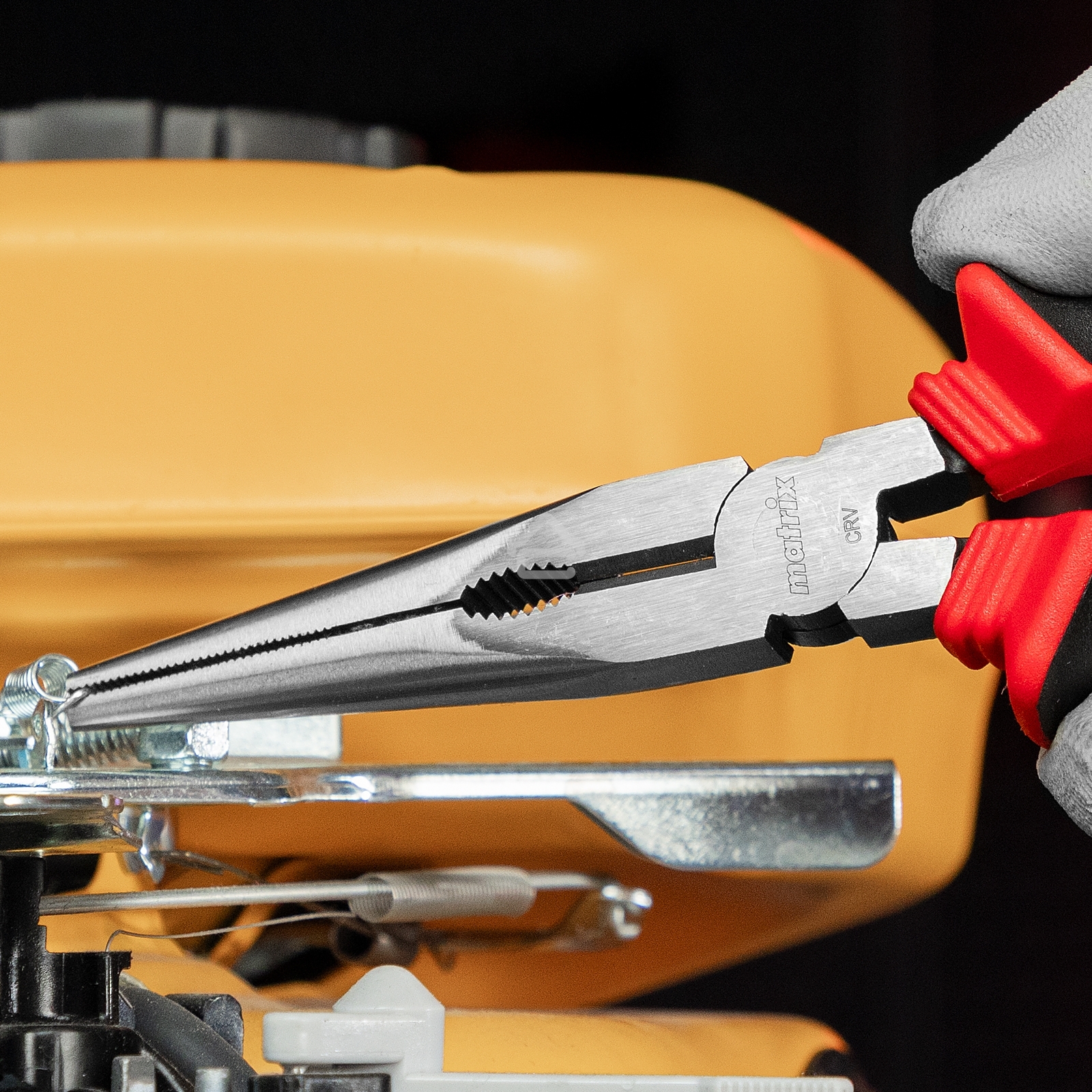 Длинногубцы прямые Matrix 17311, 200 мм, хром-ванадий, двухкомпонентные рукоятки