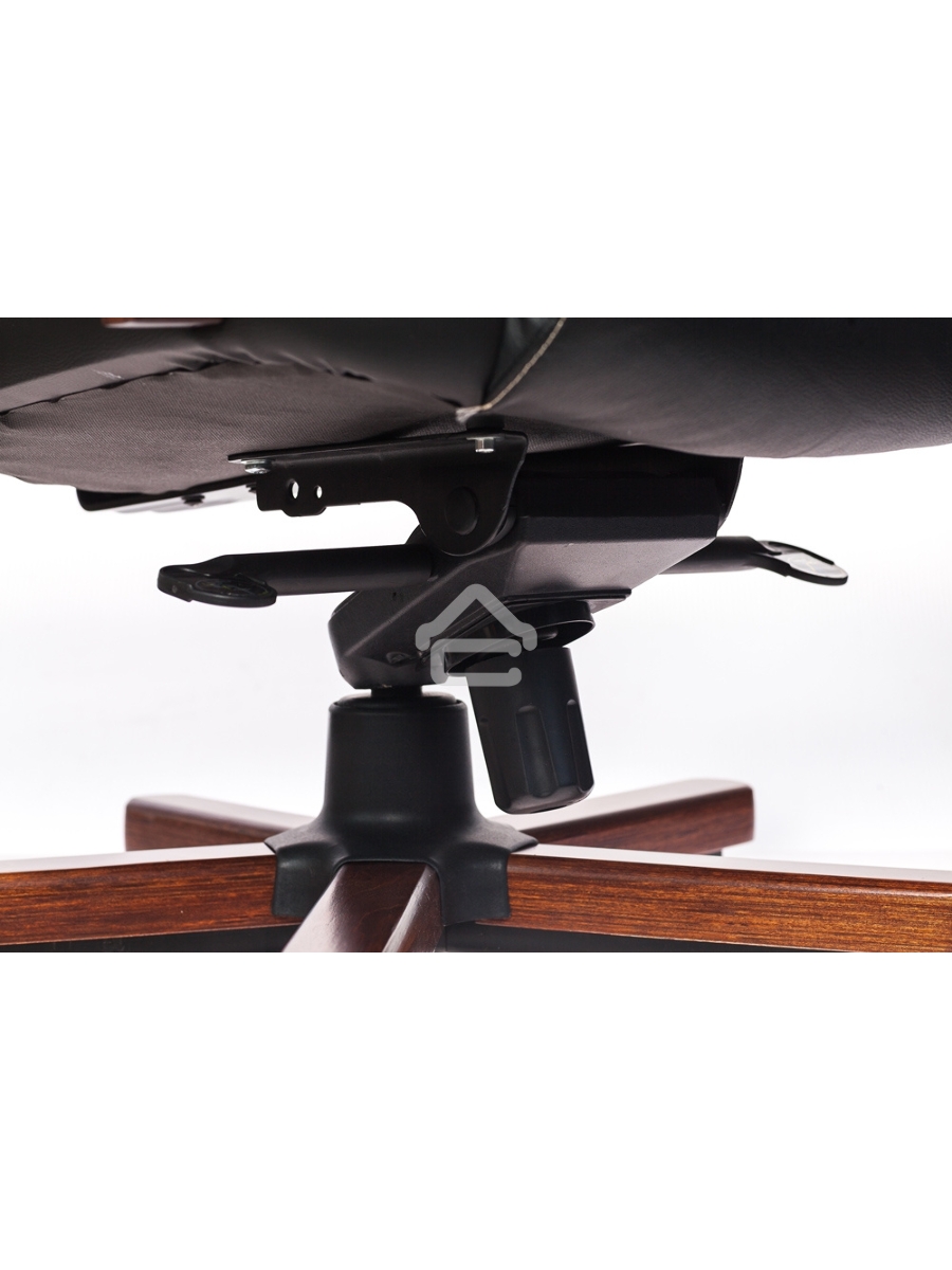 Кресло руководителя Бюрократ T-9923WALNUT/BLACK черный, кожа, крестовина дерево