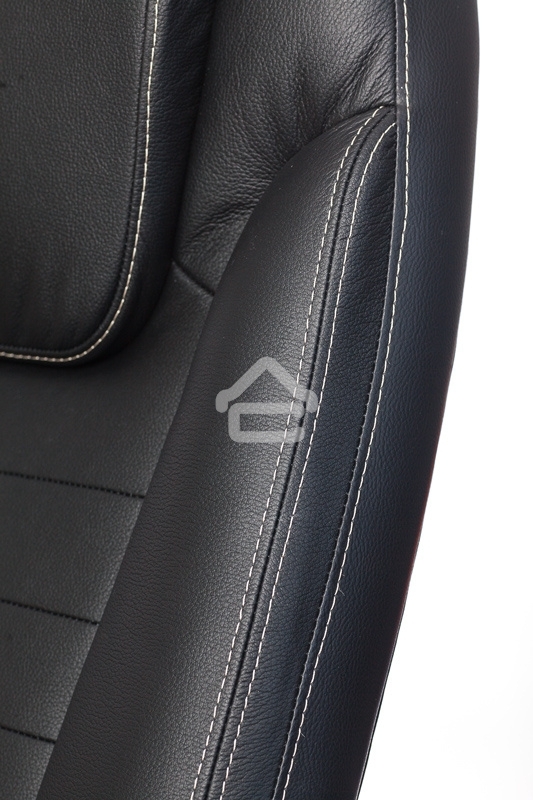 Кресло руководителя Бюрократ T-9923WALNUT/BLACK черный, кожа, крестовина дерево