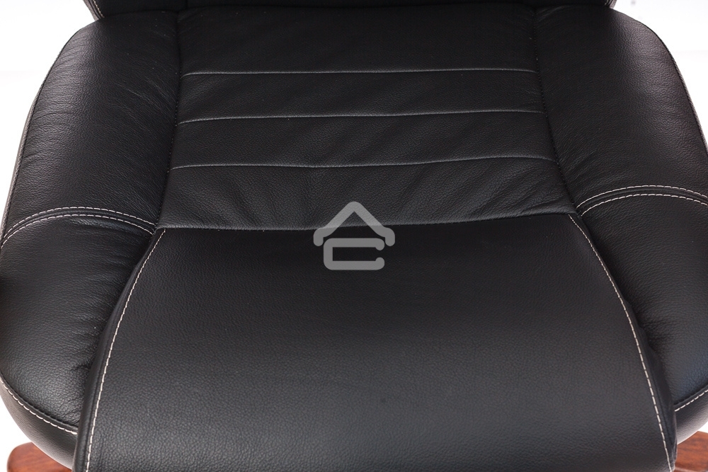 Кресло руководителя Бюрократ T-9923WALNUT/BLACK черный, кожа, крестовина дерево