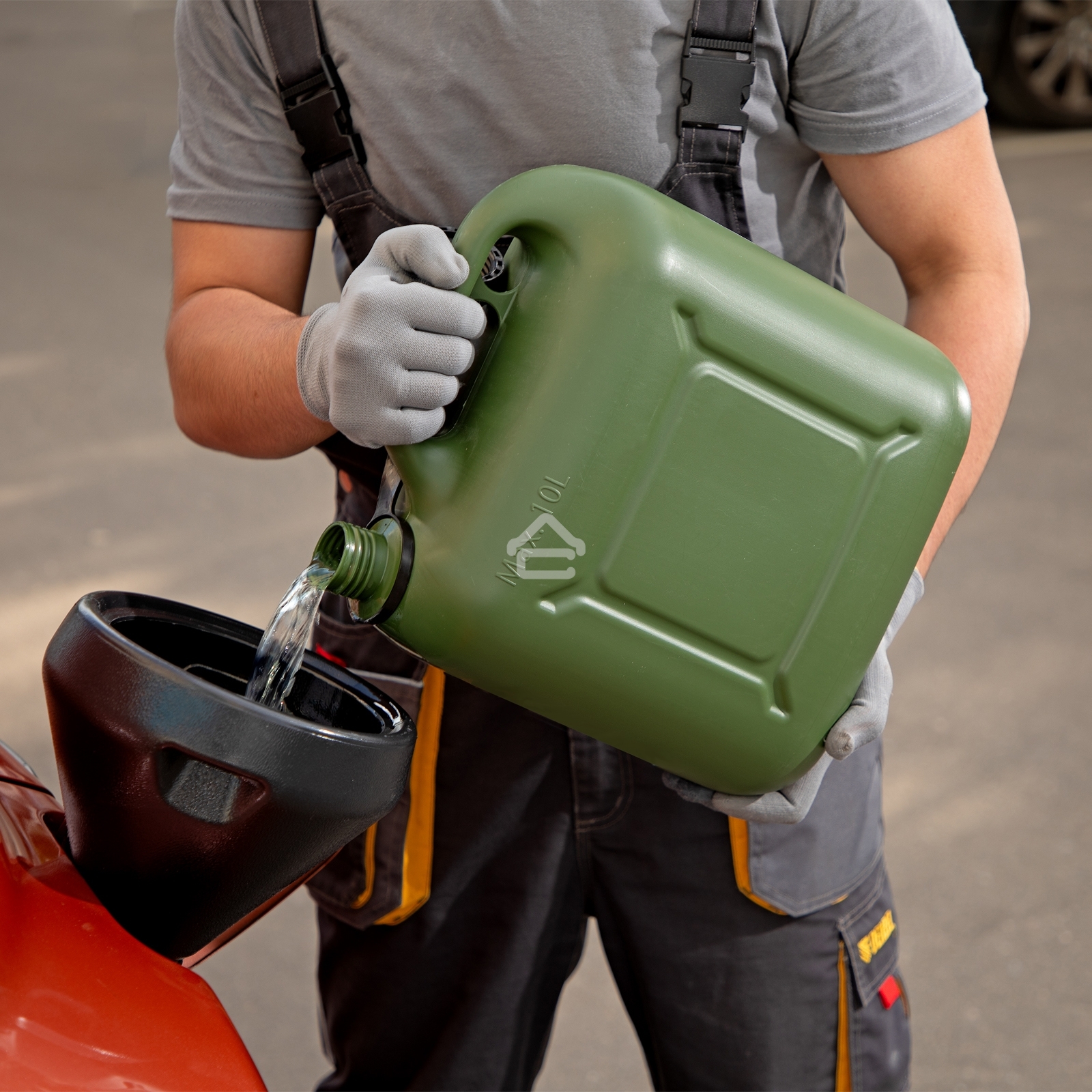 Канистра Stels для ГСМ вертикальная, 10 л., пластиковая, усиленная