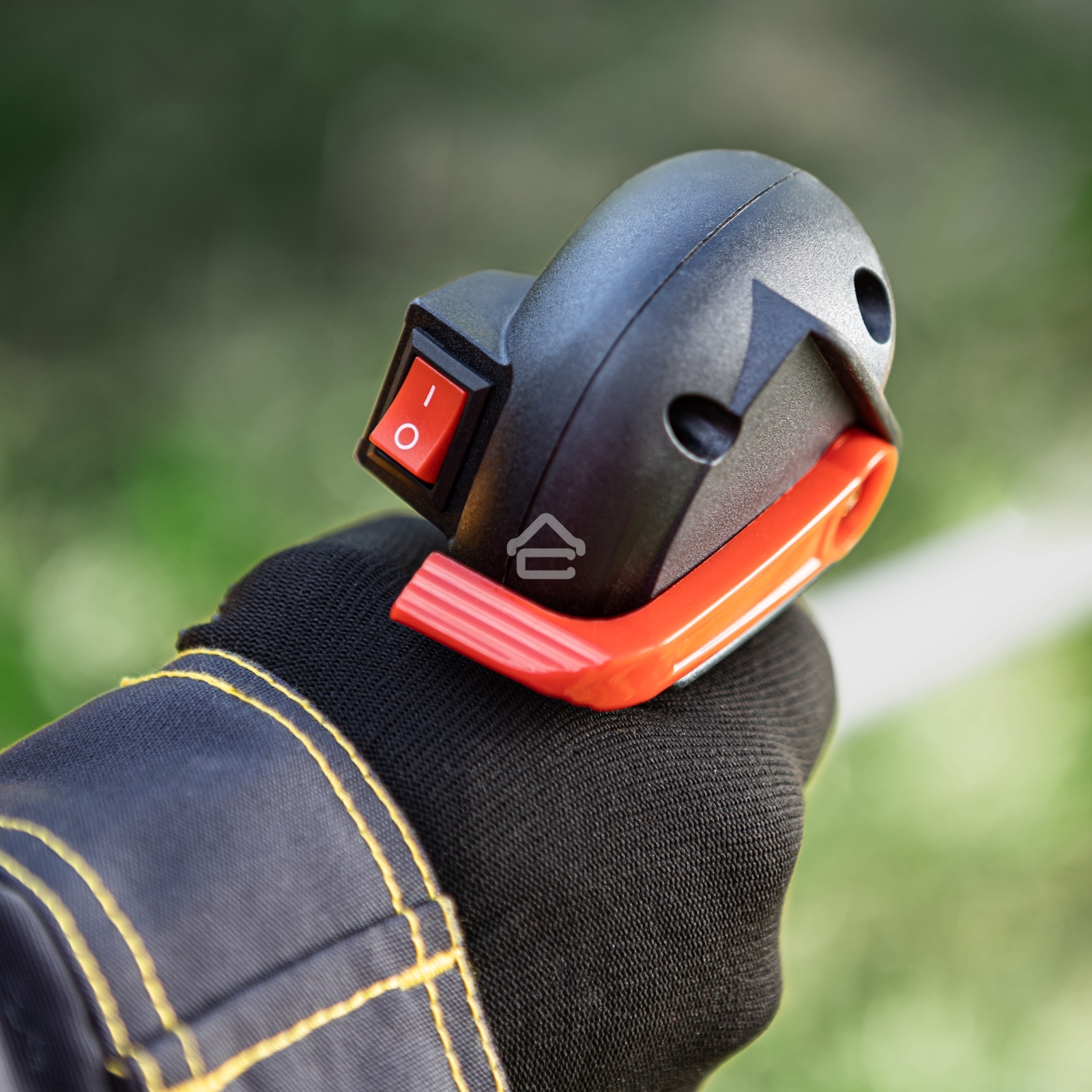 Триммер бензиновый Denzel DGT-520, 52см3, 3 л.с., неразъемная штанга, состоит из 2 частей