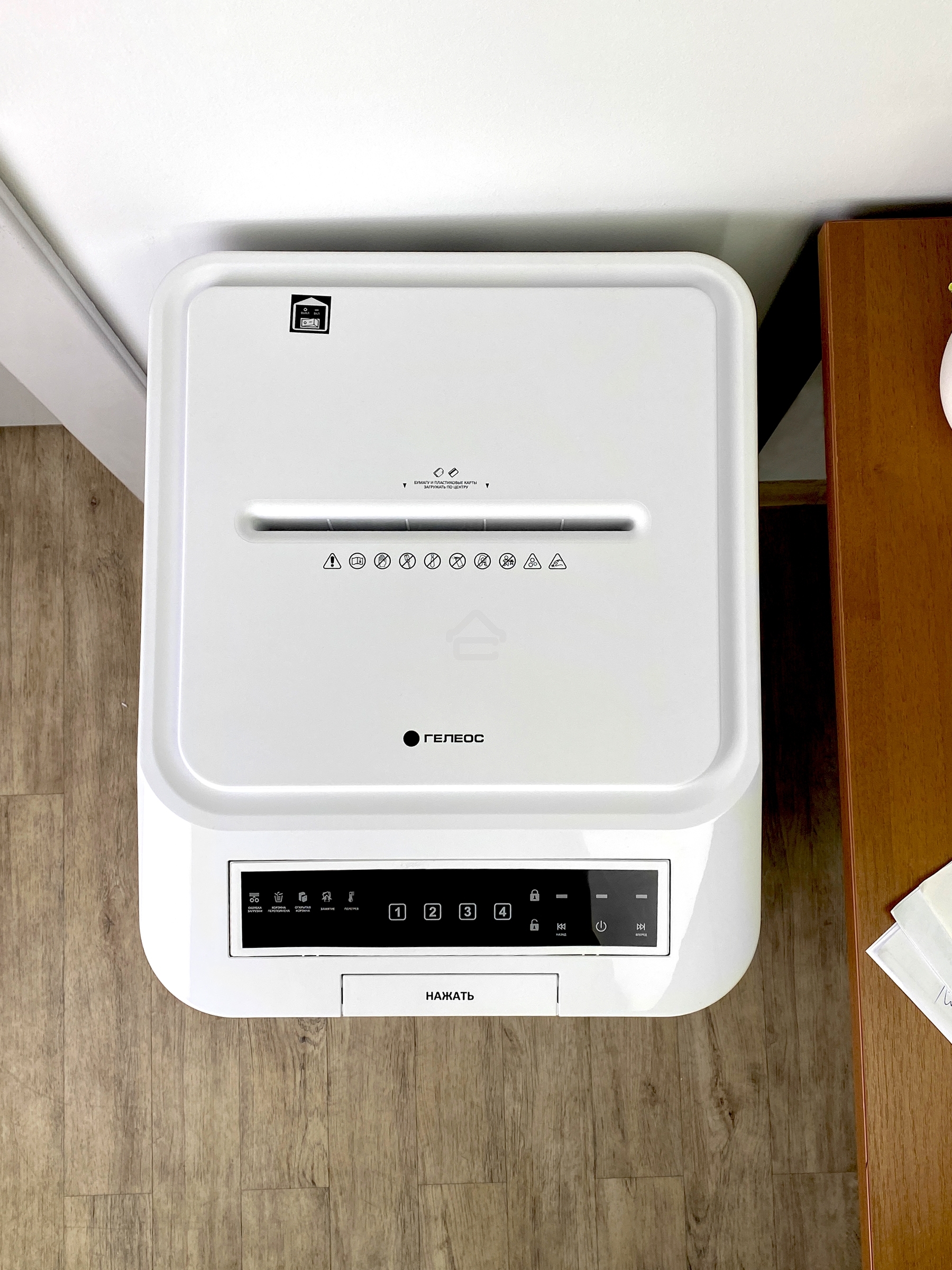 Уничтожитель документов ГЕЛЕОС АП55-5, DIN P-5 (5 ур-нь секр.), фрагмент 1,9х12мм, АВТОПОДАЧА 400 лист (70г/м2), пл.карты/скрепки/скобы, 55 литров