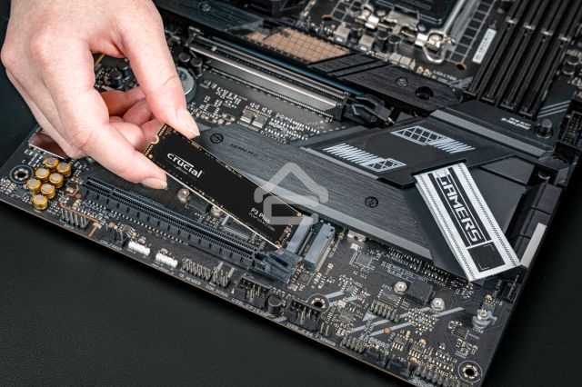 Накопитель SSD Crucial P3 Plus, 2Tb, PCIe 4.0 x4, M.2 2280, NVMe, R/W 5000/4200