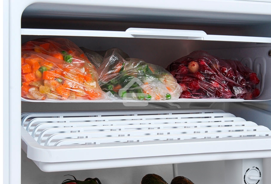 Холодильник Hyundai CO1003 белый однокамерный 93л