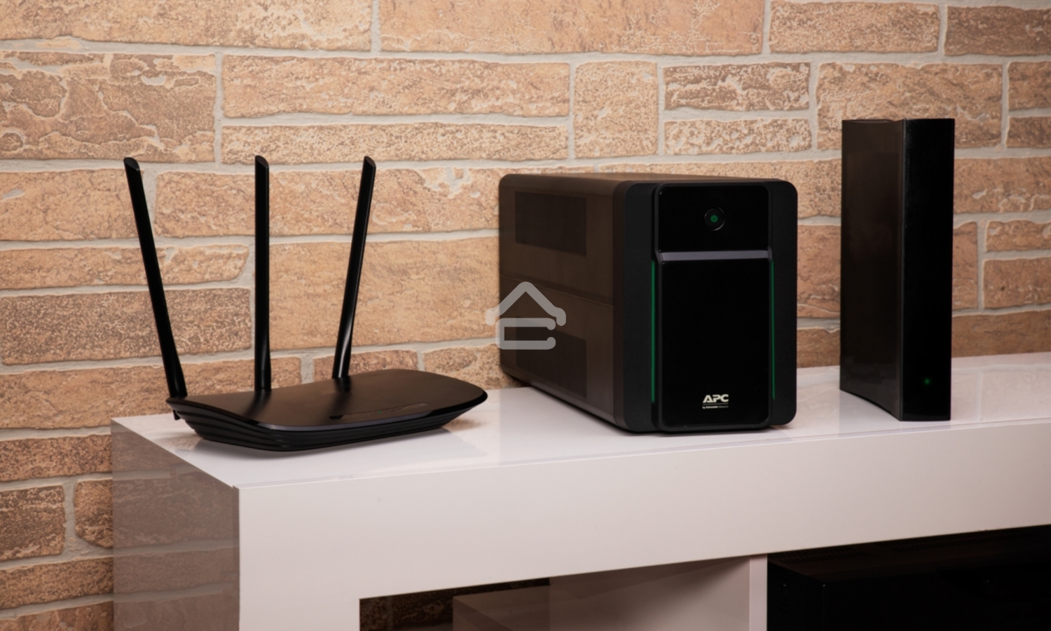 Источник бесперебойного питания APC Back-UPS BX1600MI-GR 900Вт 1600ВА черный