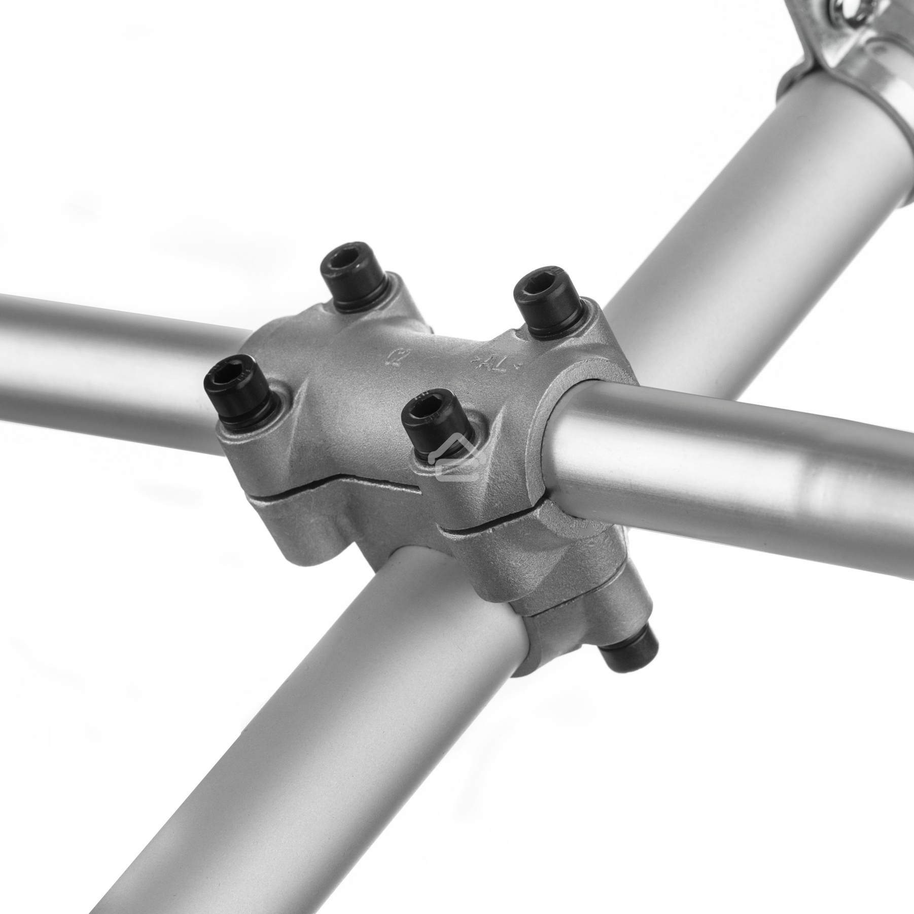 Триммер бензиновый Hyundai Z 261 900Вт 1.22л.с. неразбор.штан. реж.эл.:леска/нож