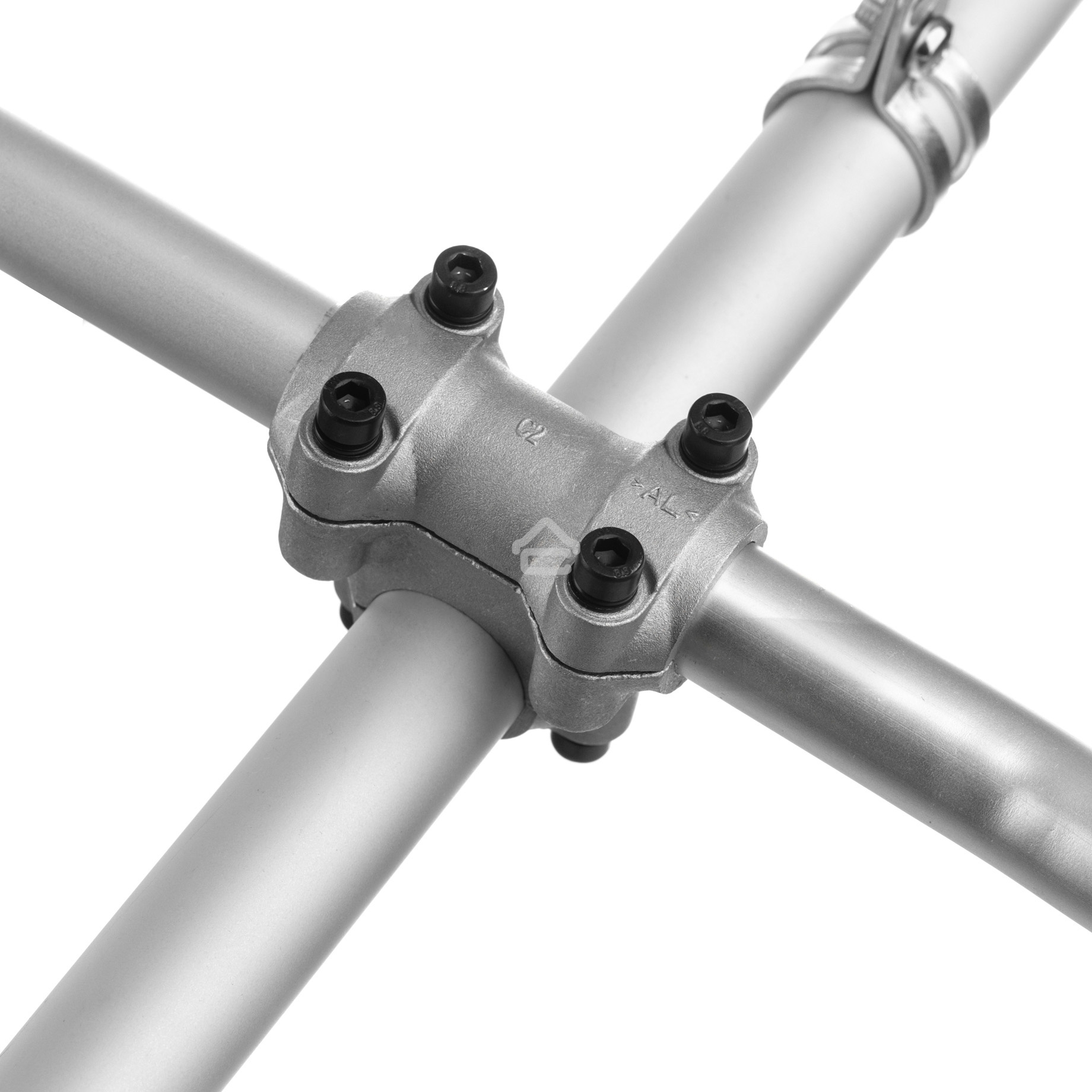 Триммер бензиновый Hyundai Z 261 900Вт 1.22л.с. неразбор.штан. реж.эл.:леска/нож