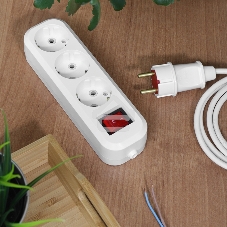 Колодка Rexant 3 гнезда с кнопкой c заземлением