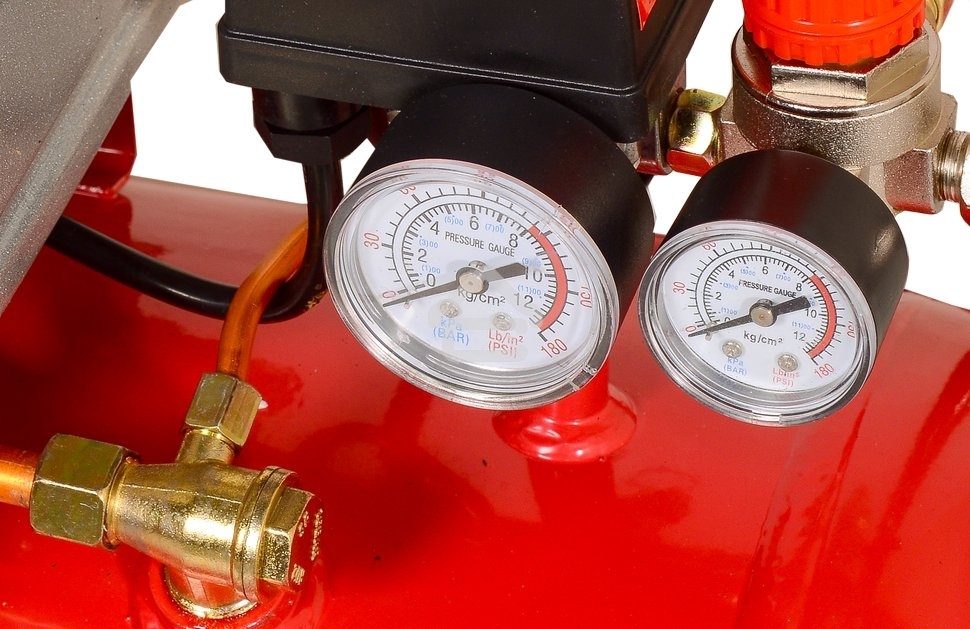 Компрессор поршневой Ресанта КП-50/300М масляный 300л/мин 50л 2000Вт красный/черный