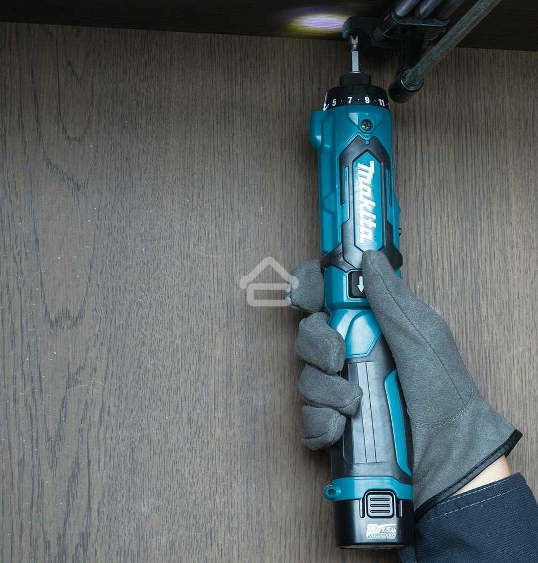 Отвертка аккумуляторная Makita DF012DSE