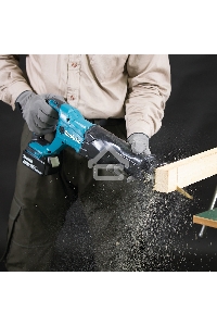 Ножовка MAKITA DJR186RFE 187266  18в 2х3ачli-ion 0-2800об\м ход-32мм рез-255мм 3.5кг чем подсв
