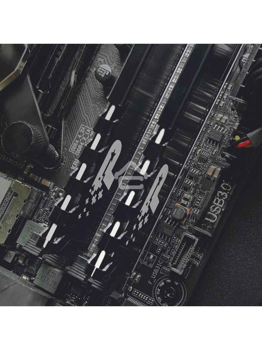 Оперативная память Patriot Signature Premium, DDR4, 16GB (1x16 GB), 3200 MHz, CL22, DIMM, радиатор, чёрный