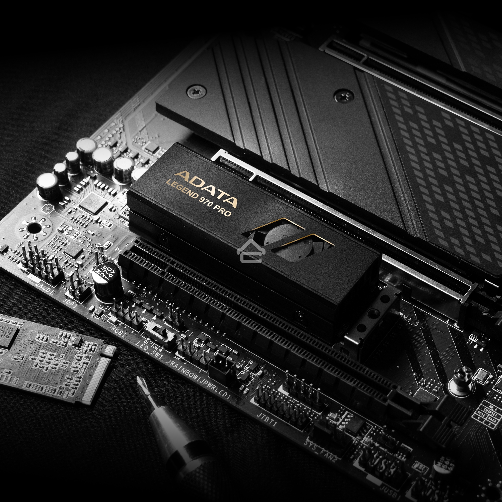 Накопитель SSD ADATA Legend 970 Pro, 1000 Гб, M.2 2280, PCIe 5.0 x4, NVMe 2.0, 3D TLC, R/W 13000/5800 МБ/сек, радиатор с вентилятором