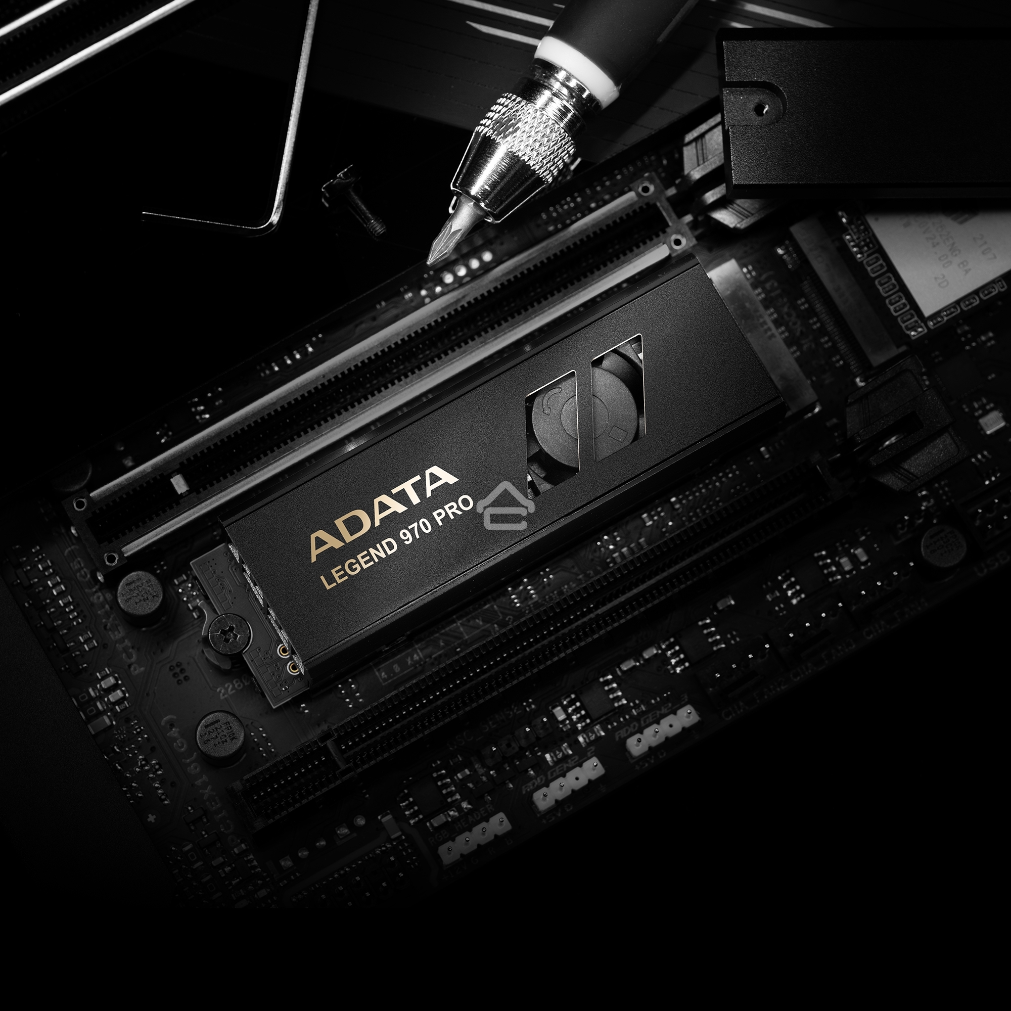 Накопитель SSD ADATA Legend 970 Pro, 1000 Гб, M.2 2280, PCIe 5.0 x4, NVMe 2.0, 3D TLC, R/W 13000/5800 МБ/сек, радиатор с вентилятором