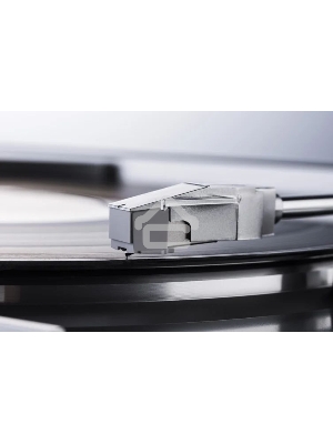Проигрыватель винила Denon DP-29F полностью автоматический серебристый
