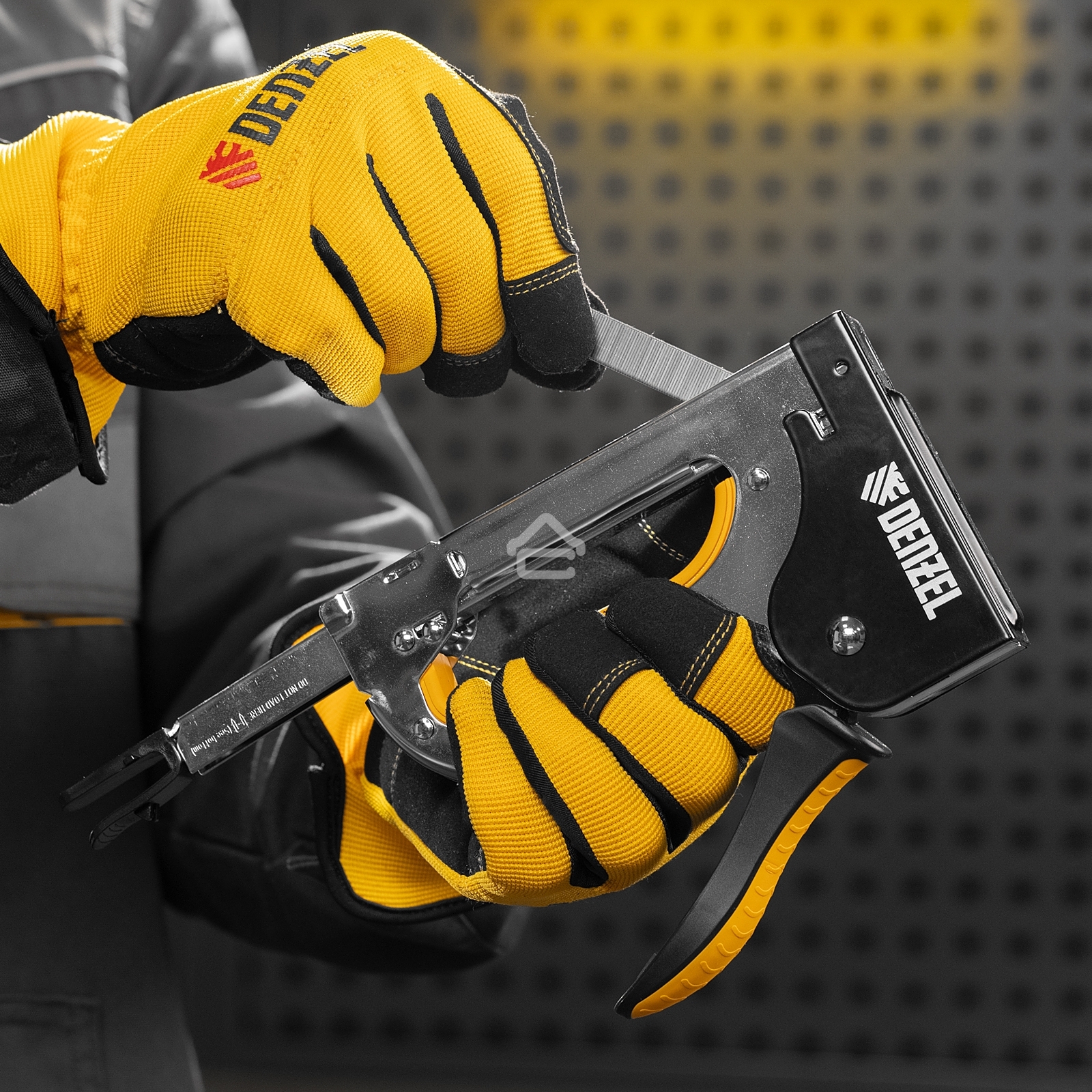 Степлер металл., скобы в комплекте, плавная регулировка удара, 2К рукоятка, тип 53, 4-14 мм Denzel